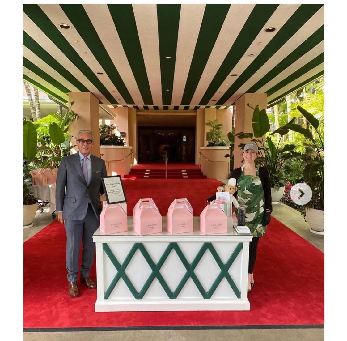 Beverly Hills Hotel staff donating food to medical personnel